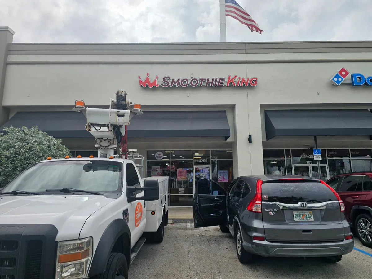 Smoothie King — Storefront sign installation by Spazio Design in Miami